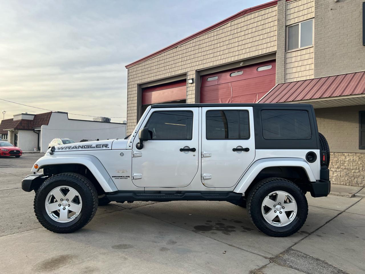 Jeep Wrangler Unlimited 4WD 4dr Sahara 2012