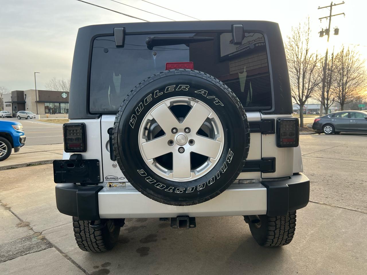 Jeep Wrangler Unlimited 4WD 4dr Sahara 2012