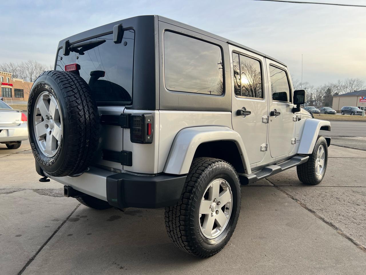 Jeep Wrangler Unlimited 4WD 4dr Sahara 2012