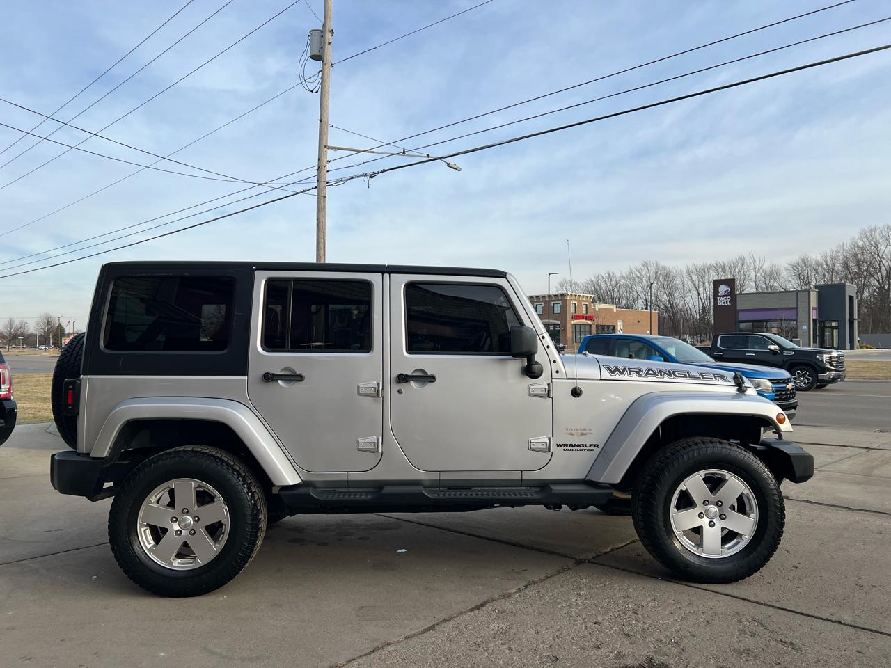 Jeep Wrangler Unlimited 4WD 4dr Sahara 2012