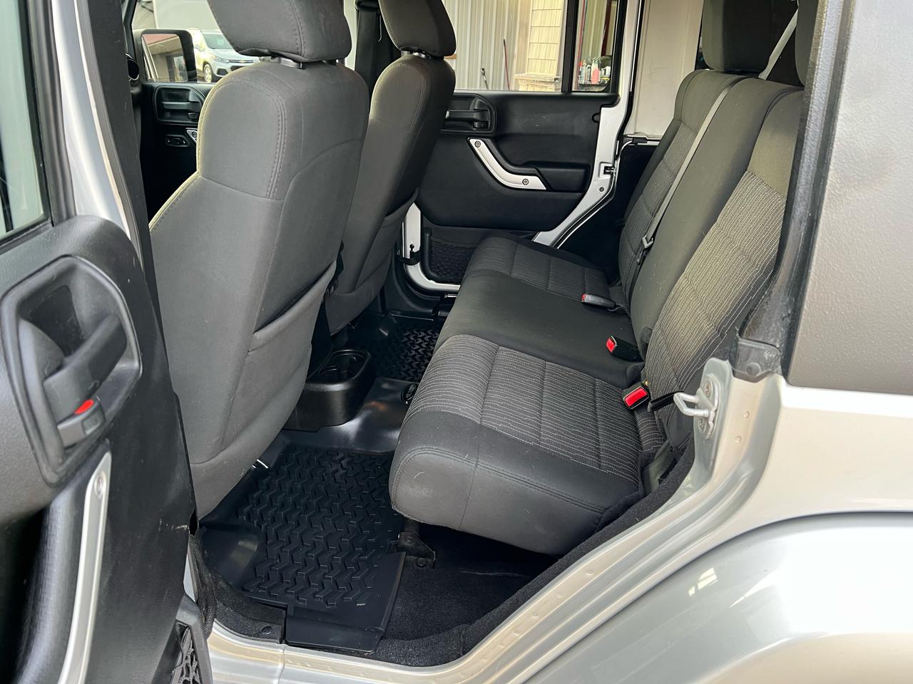 Jeep Wrangler Unlimited 4WD 4dr Sahara 2012