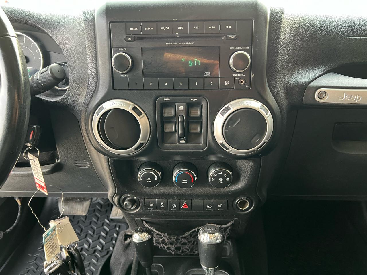 Jeep Wrangler Unlimited 4WD 4dr Sahara 2012