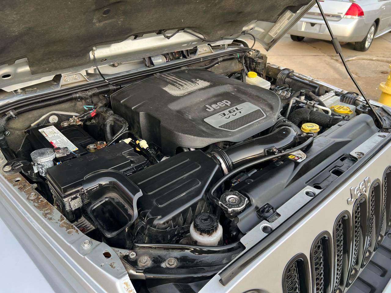 Jeep Wrangler Unlimited 4WD 4dr Sahara 2012