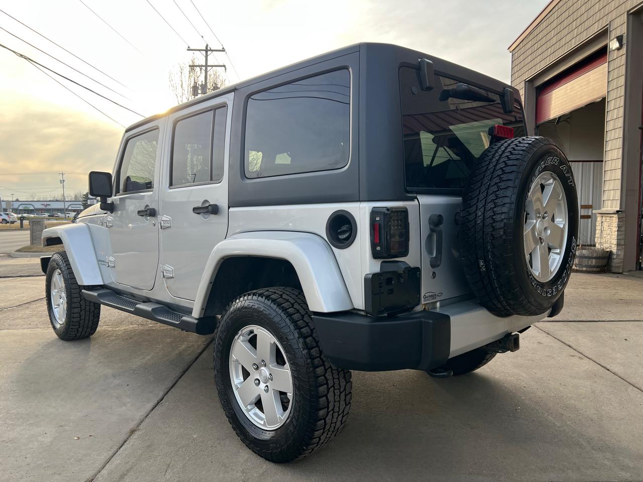 Jeep Wrangler Unlimited 4WD 4dr Sahara 2012
