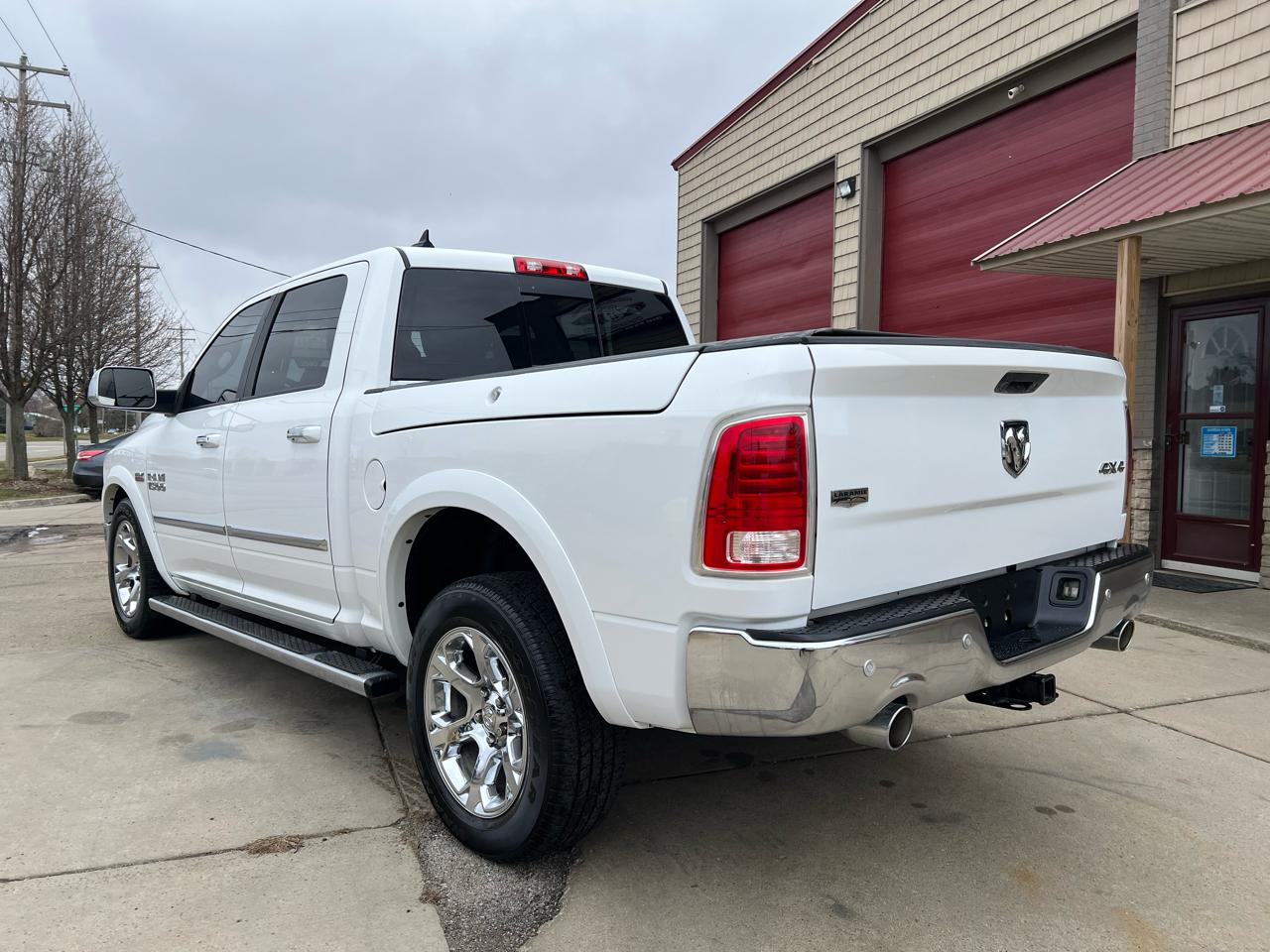 RAM 1500 4WD Crew Cab 140.5" Laramie 2014