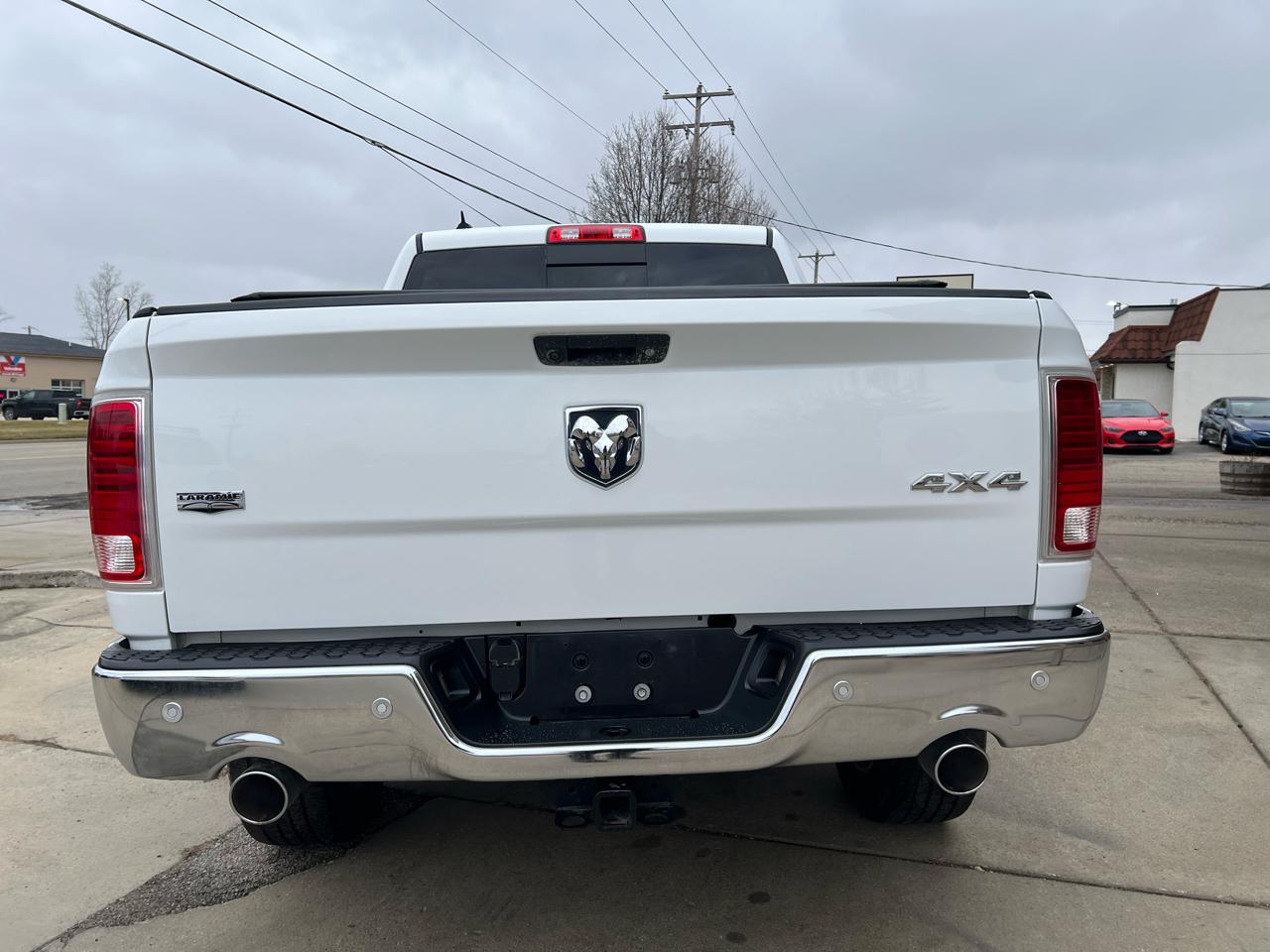 RAM 1500 4WD Crew Cab 140.5" Laramie 2014