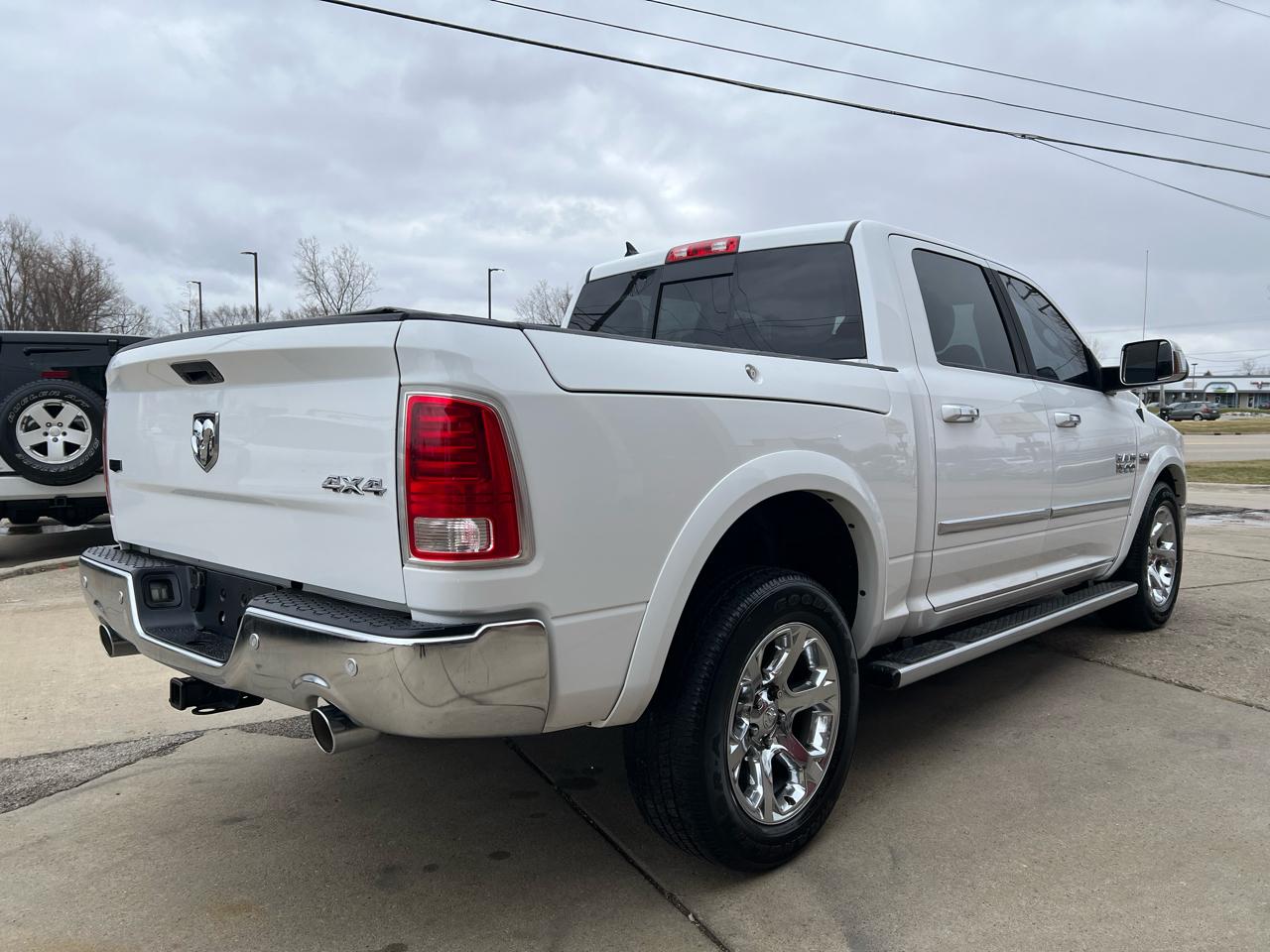 RAM 1500 4WD Crew Cab 140.5" Laramie 2014