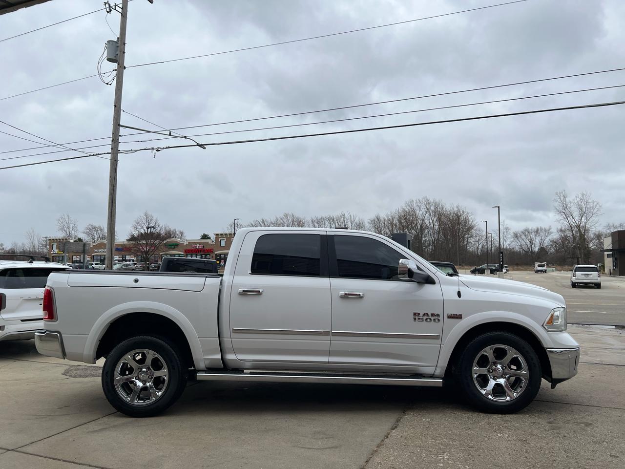RAM 1500 4WD Crew Cab 140.5" Laramie 2014