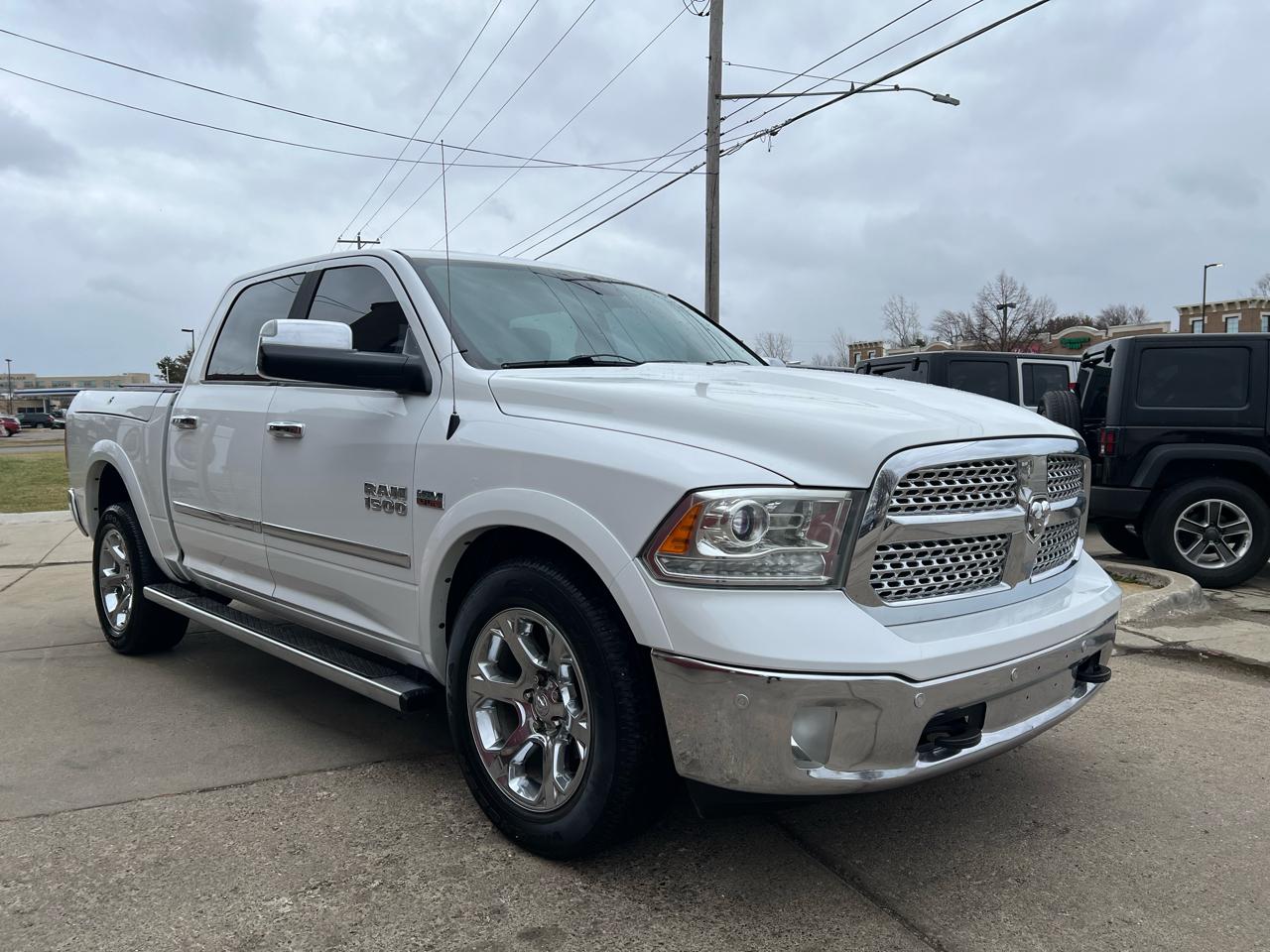 RAM 1500 4WD Crew Cab 140.5" Laramie 2014