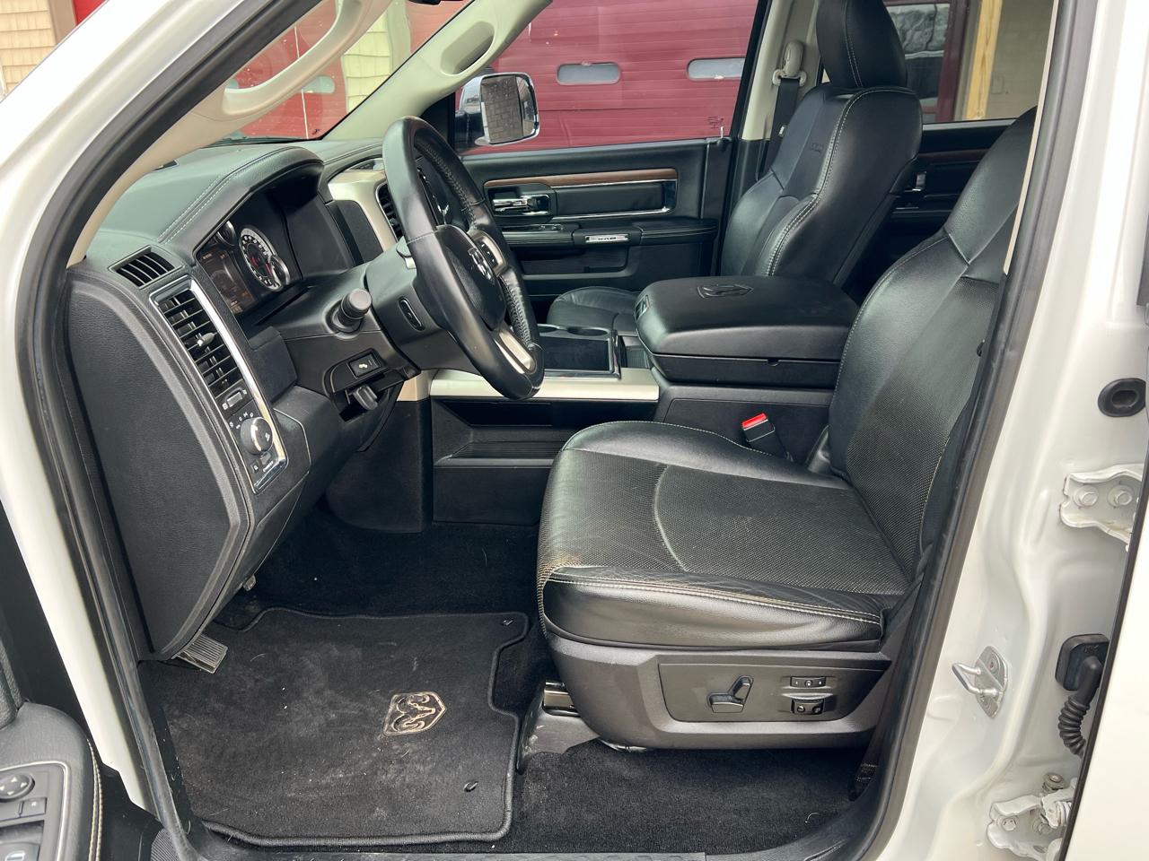 RAM 1500 4WD Crew Cab 140.5" Laramie 2014