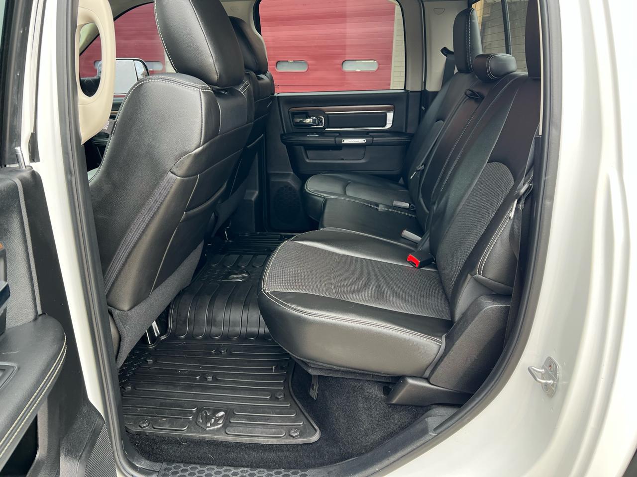 RAM 1500 4WD Crew Cab 140.5" Laramie 2014