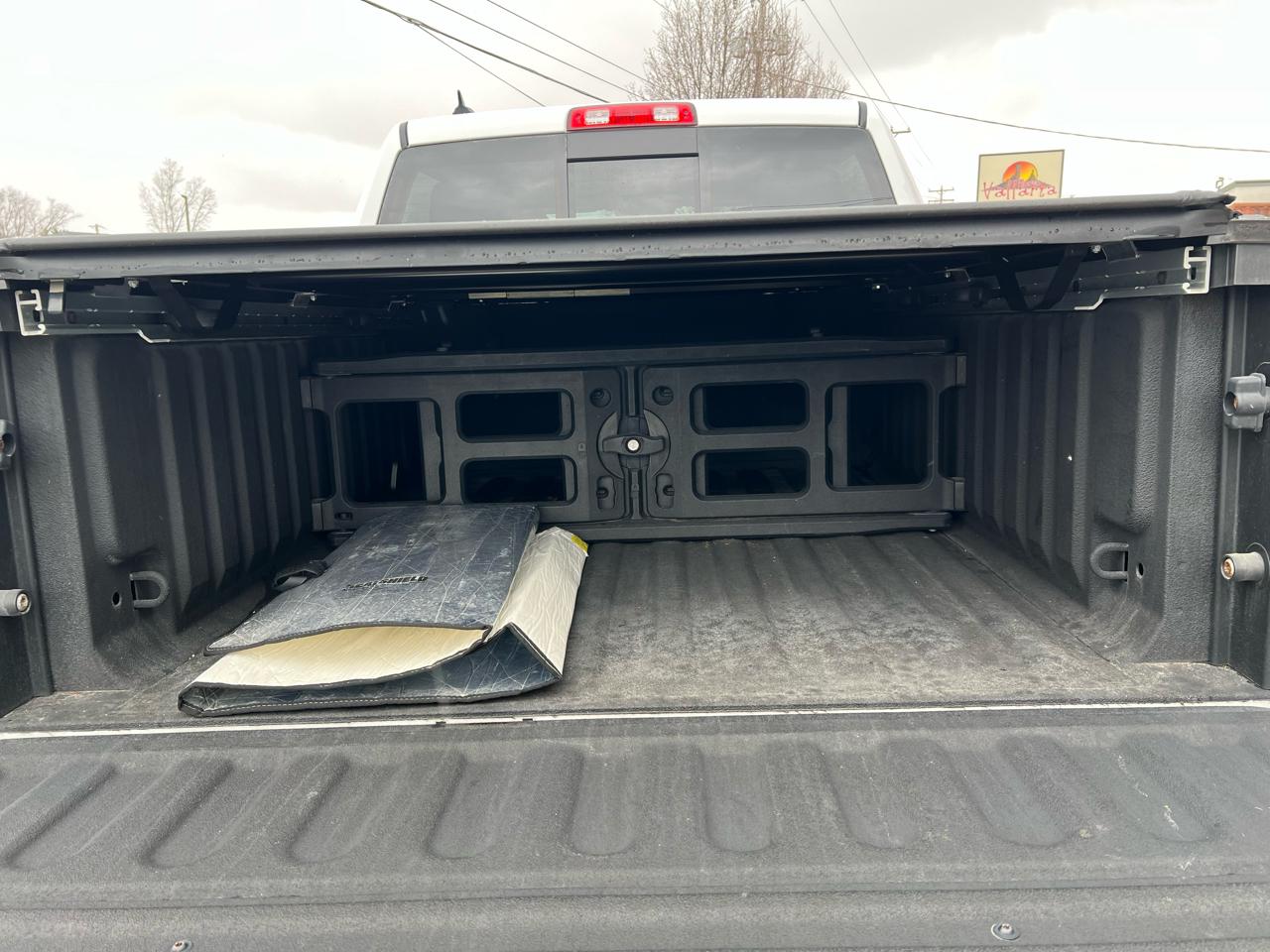 RAM 1500 4WD Crew Cab 140.5" Laramie 2014