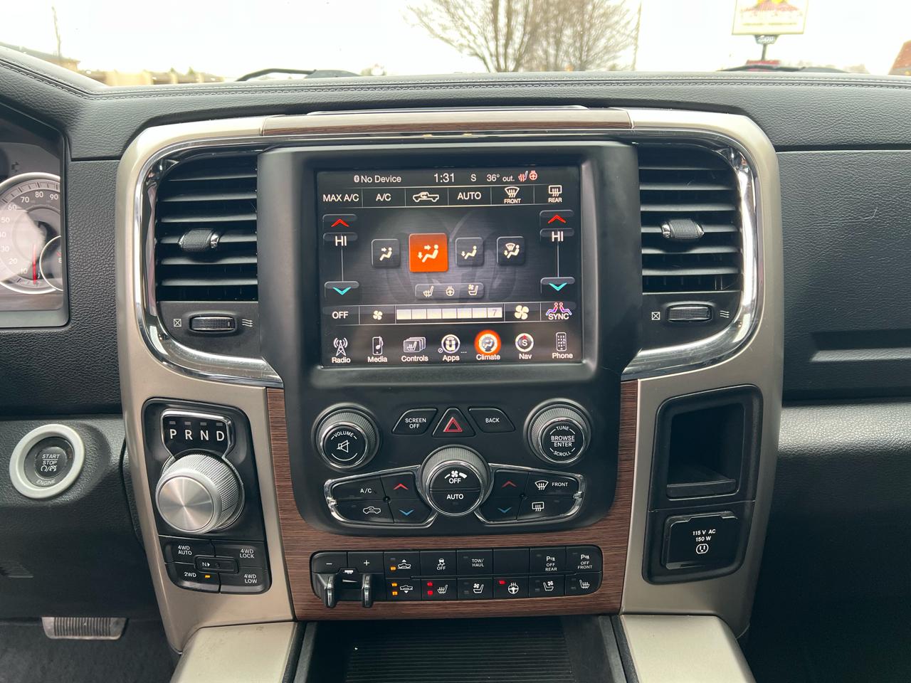 RAM 1500 4WD Crew Cab 140.5" Laramie 2014