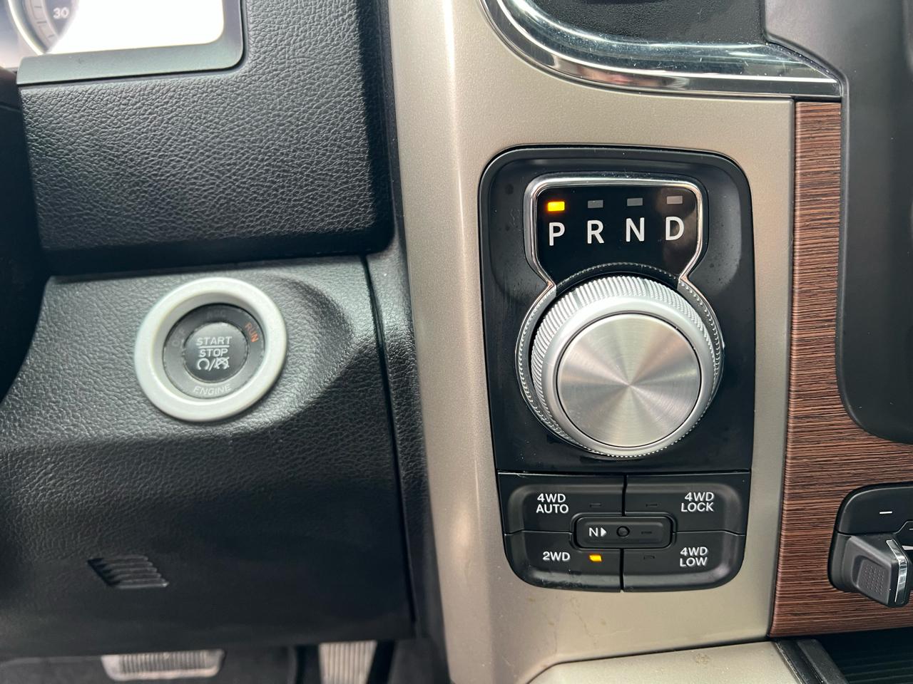 RAM 1500 4WD Crew Cab 140.5" Laramie 2014