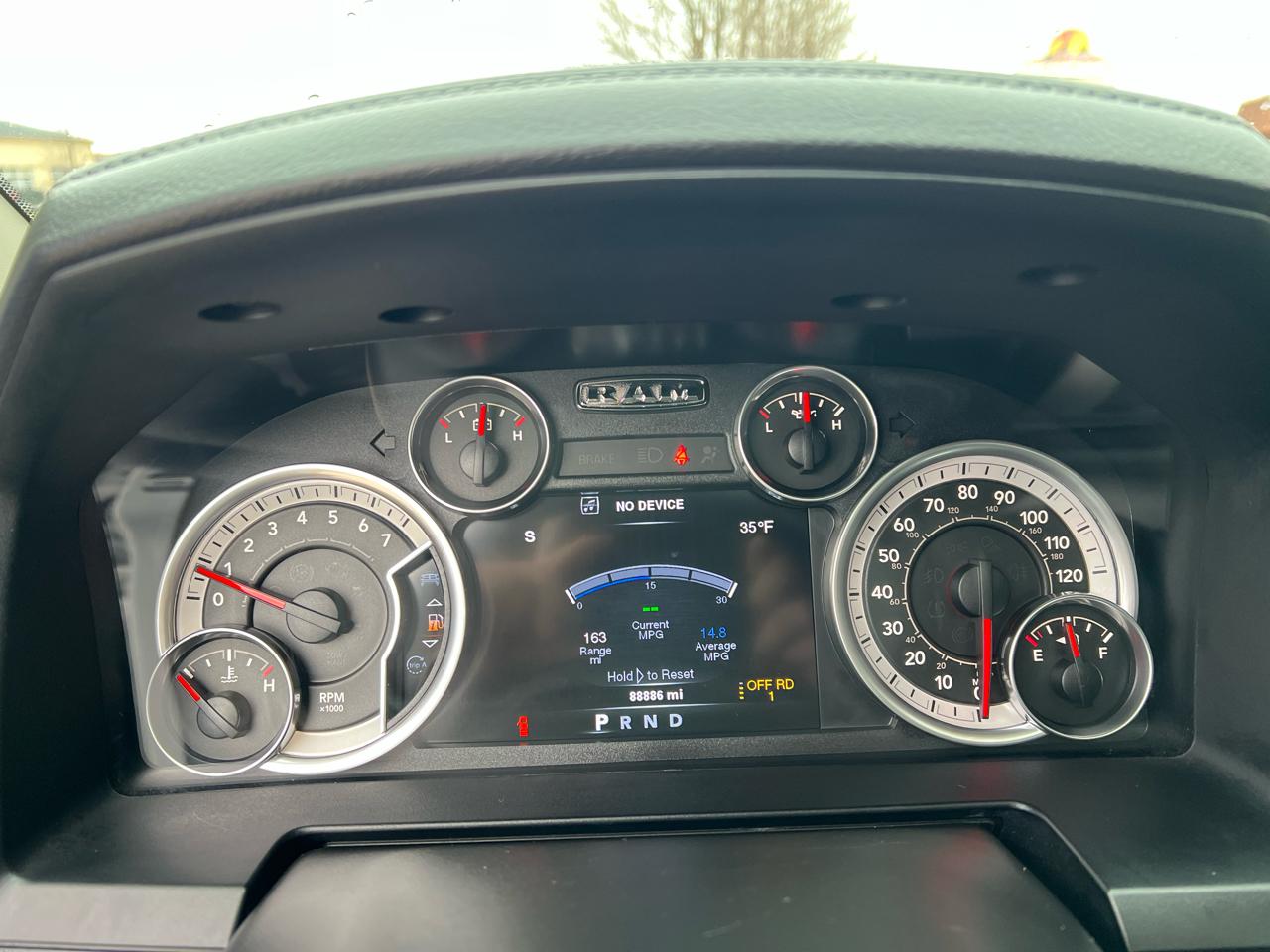 RAM 1500 4WD Crew Cab 140.5" Laramie 2014