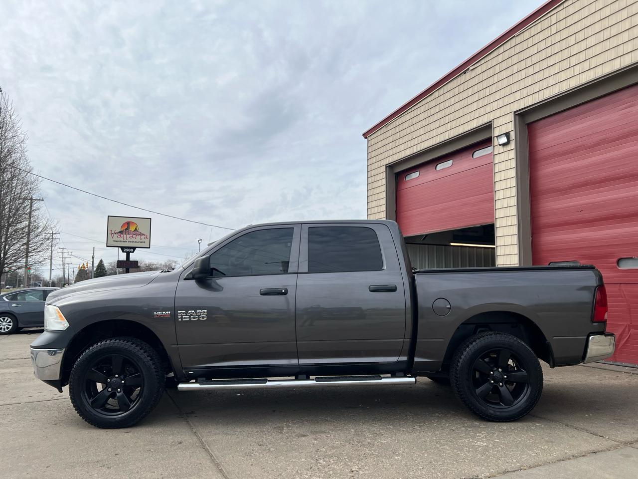 RAM 1500 Tradesman Crew Cab 4WD 2014