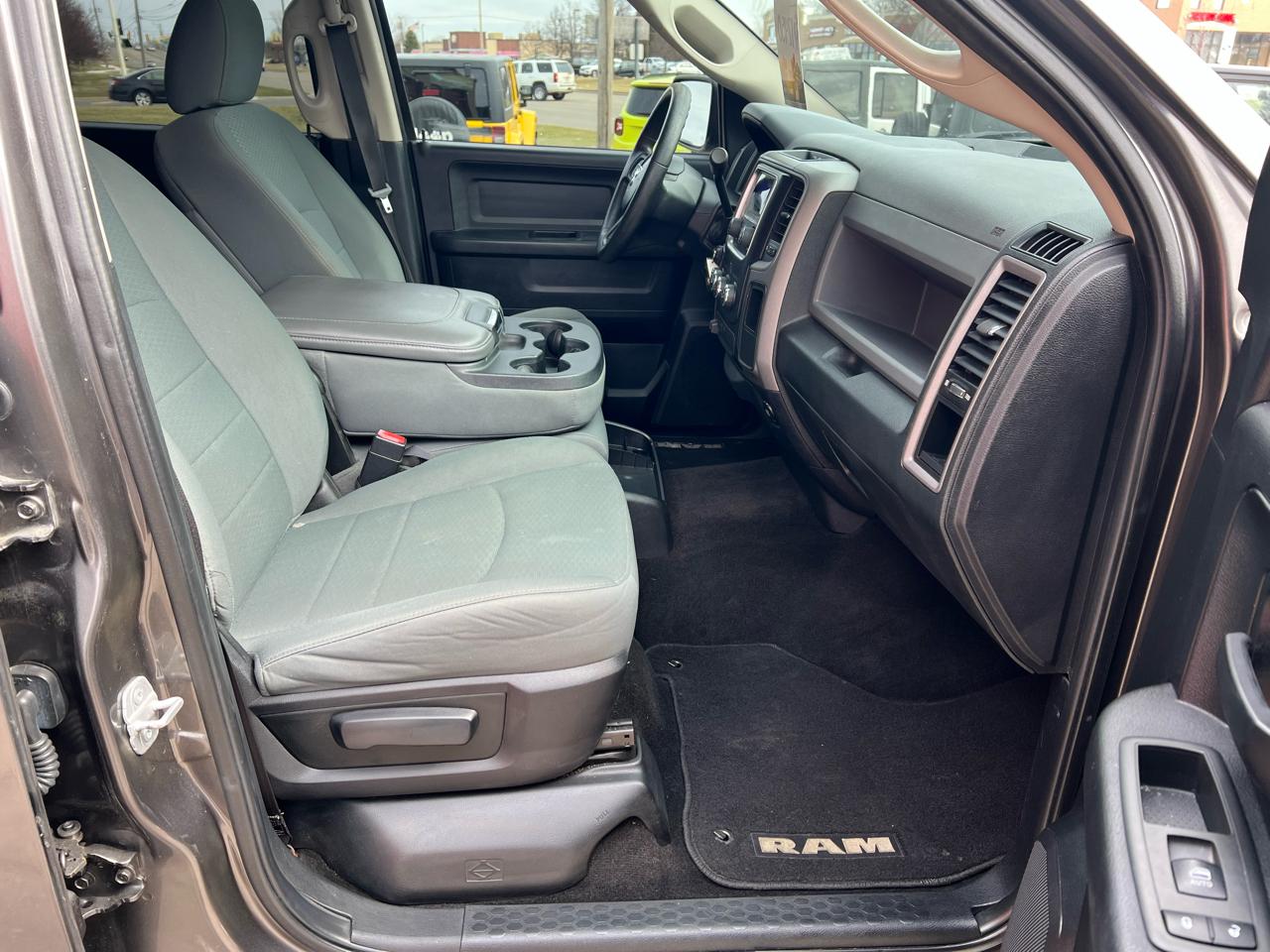 RAM 1500 Tradesman Crew Cab 4WD 2014