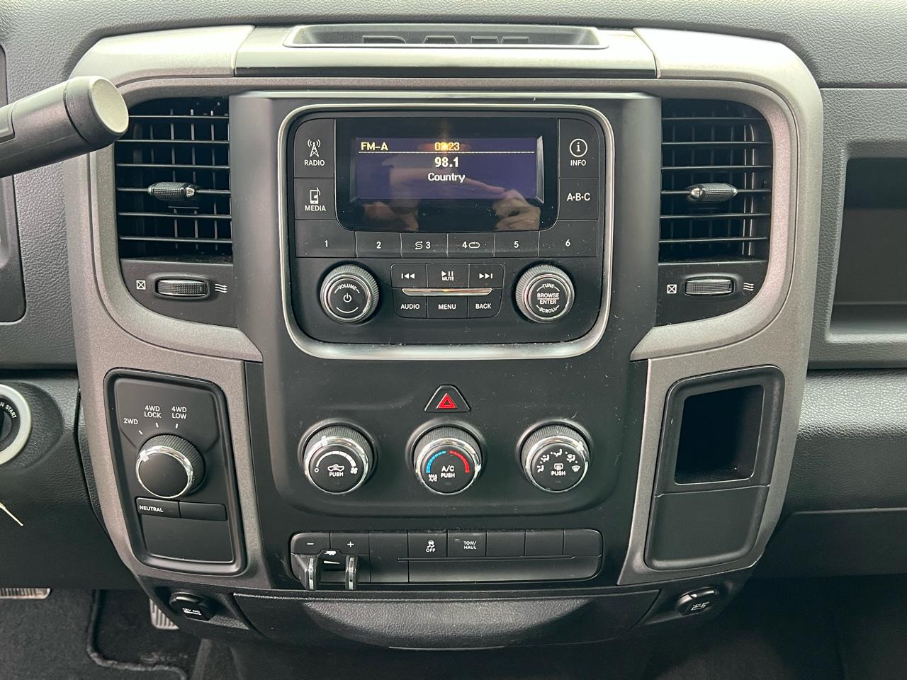 RAM 1500 Tradesman Crew Cab 4WD 2014