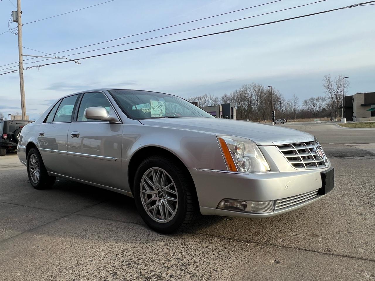 Cadillac DTS 4dr Sdn Luxury Collection 2011