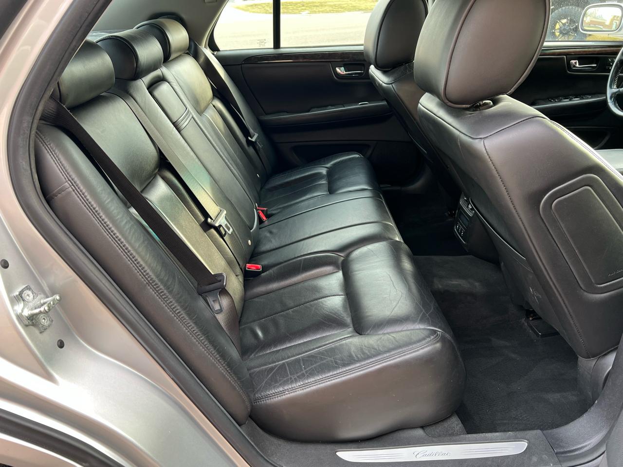 Cadillac DTS 4dr Sdn Luxury Collection 2011