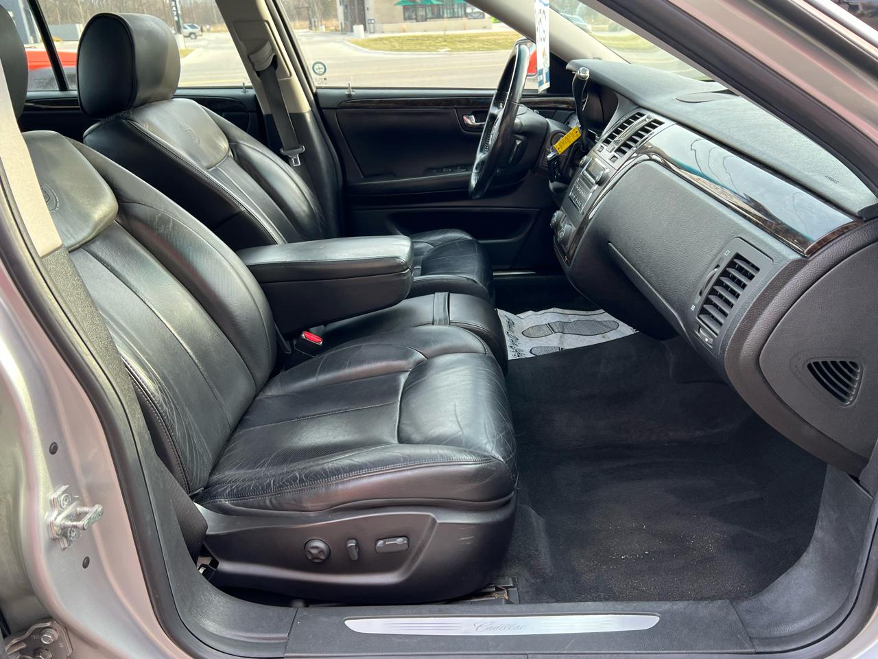 Cadillac DTS 4dr Sdn Luxury Collection 2011