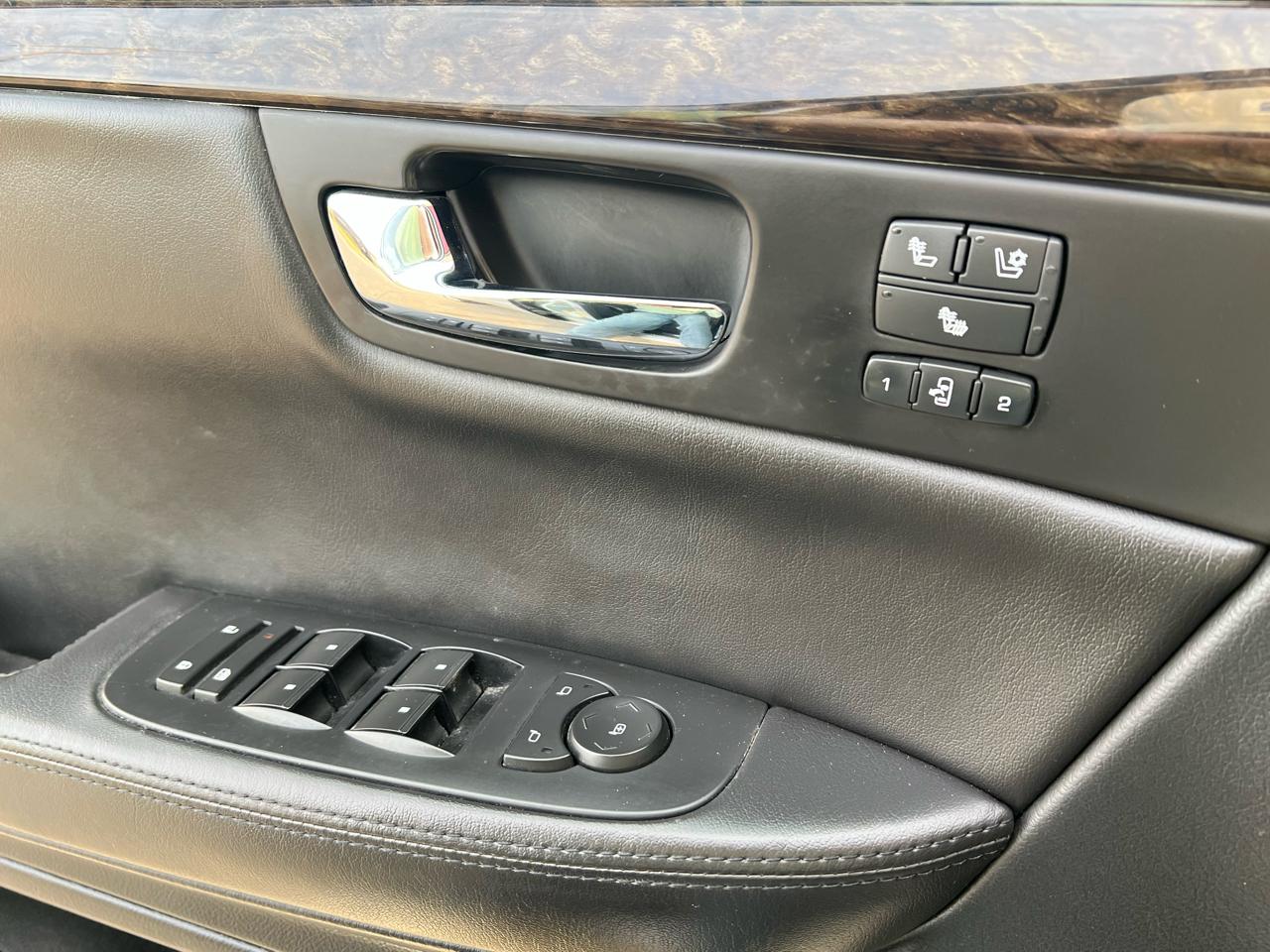 Cadillac DTS 4dr Sdn Luxury Collection 2011