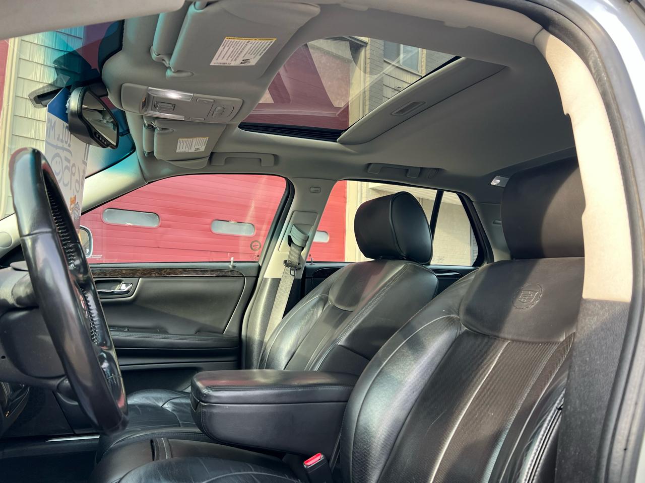 Cadillac DTS 4dr Sdn Luxury Collection 2011