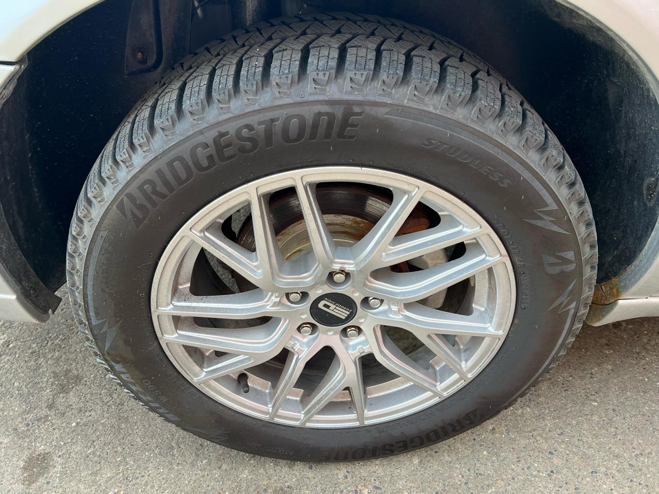 Cadillac DTS 4dr Sdn Luxury Collection 2011