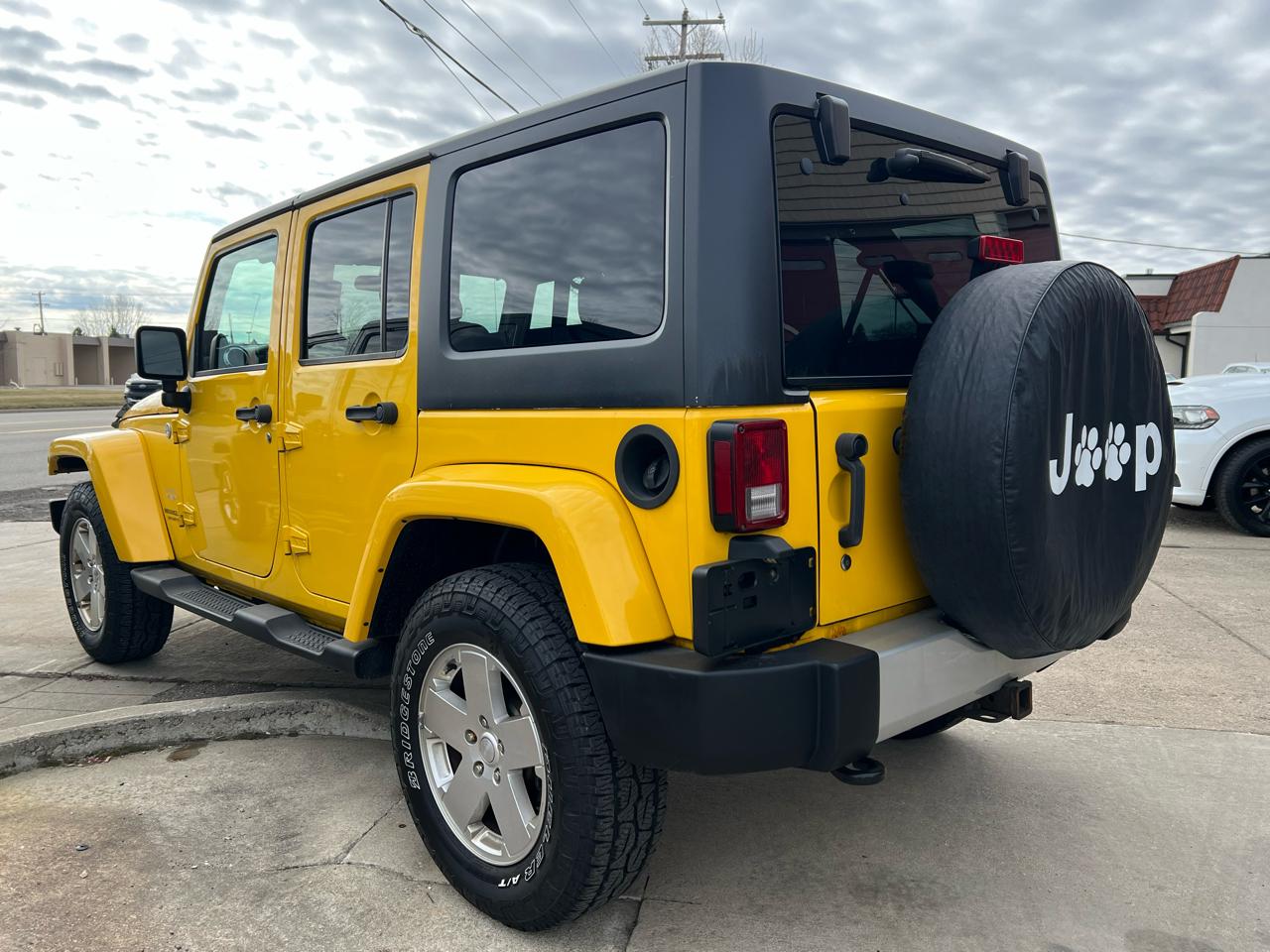 Jeep Wrangler Unlimited 4WD 4dr Sahara 2011