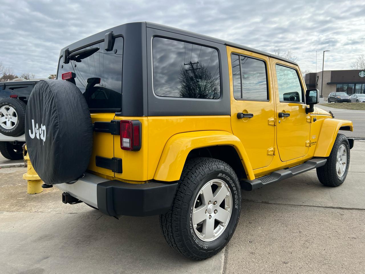 Jeep Wrangler Unlimited 4WD 4dr Sahara 2011