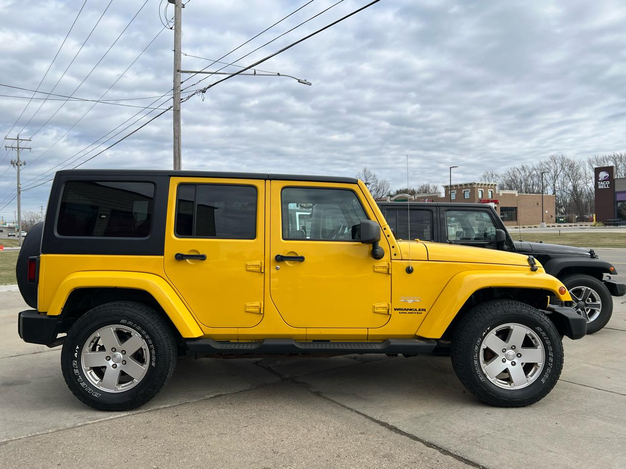 Jeep Wrangler Unlimited 4WD 4dr Sahara 2011