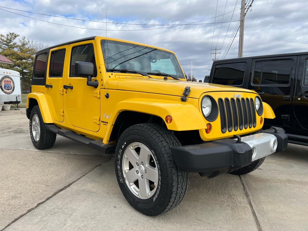 Jeep Wrangler Unlimited 4WD 4dr Sahara 2011