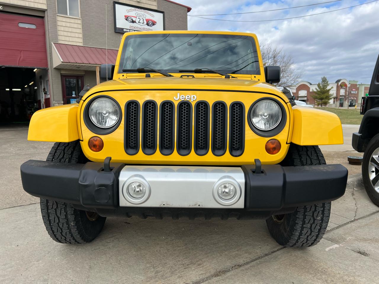 Jeep Wrangler Unlimited 4WD 4dr Sahara 2011
