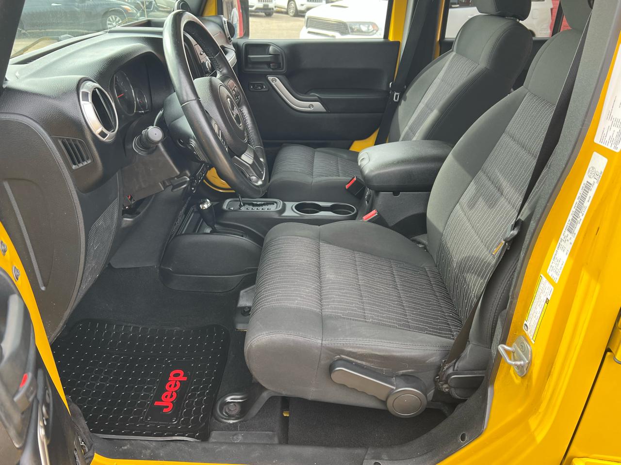 Jeep Wrangler Unlimited 4WD 4dr Sahara 2011