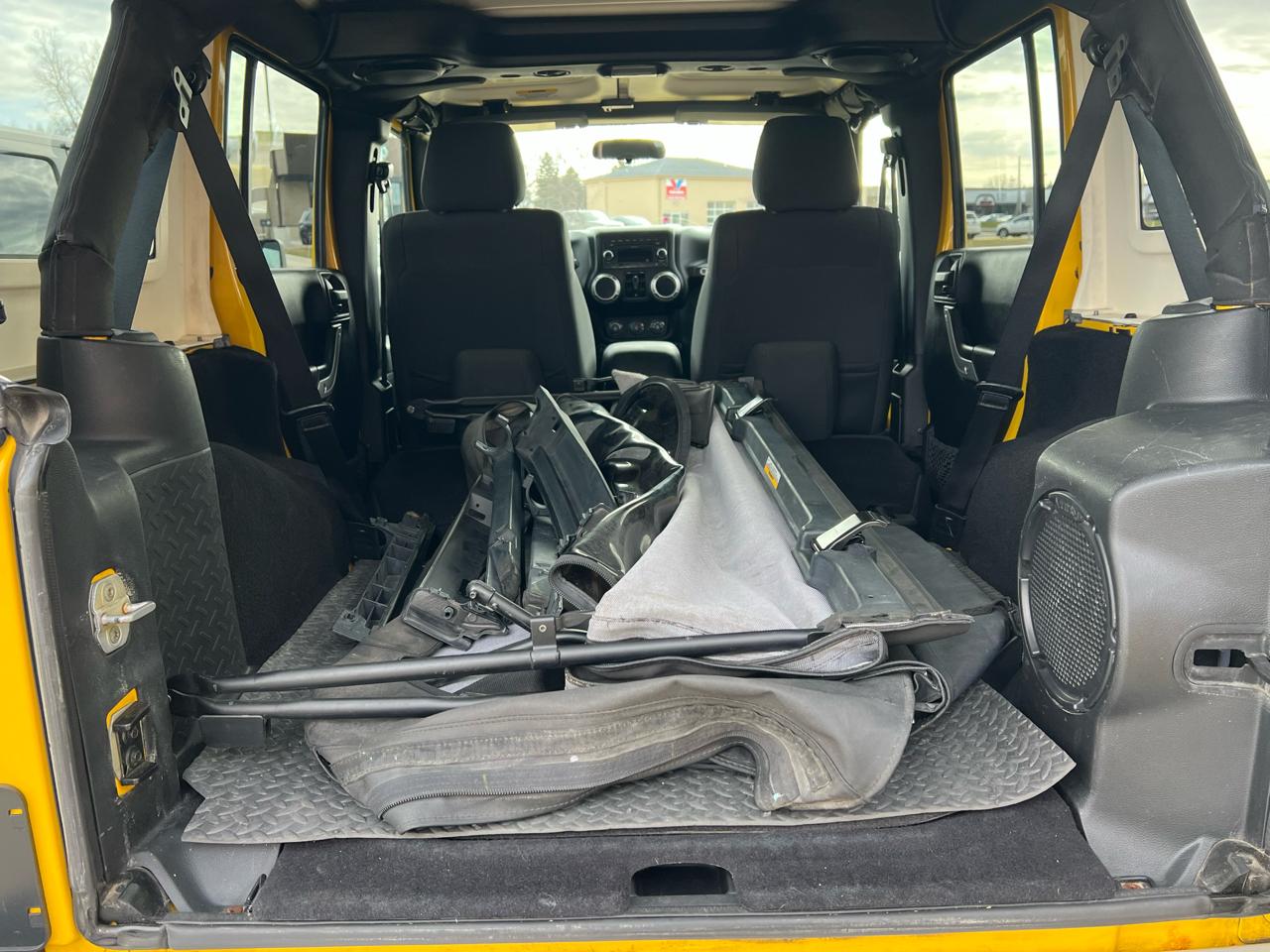 Jeep Wrangler Unlimited 4WD 4dr Sahara 2011