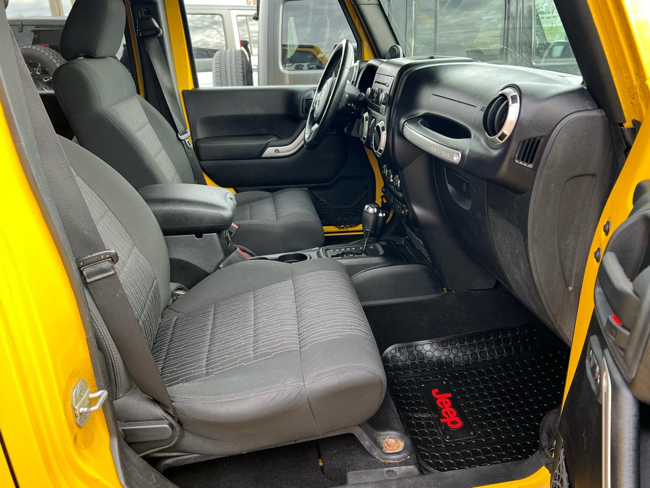 Jeep Wrangler Unlimited 4WD 4dr Sahara 2011