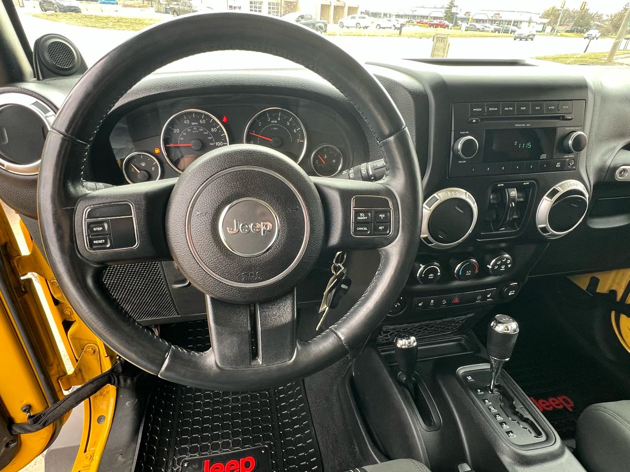 Jeep Wrangler Unlimited 4WD 4dr Sahara 2011