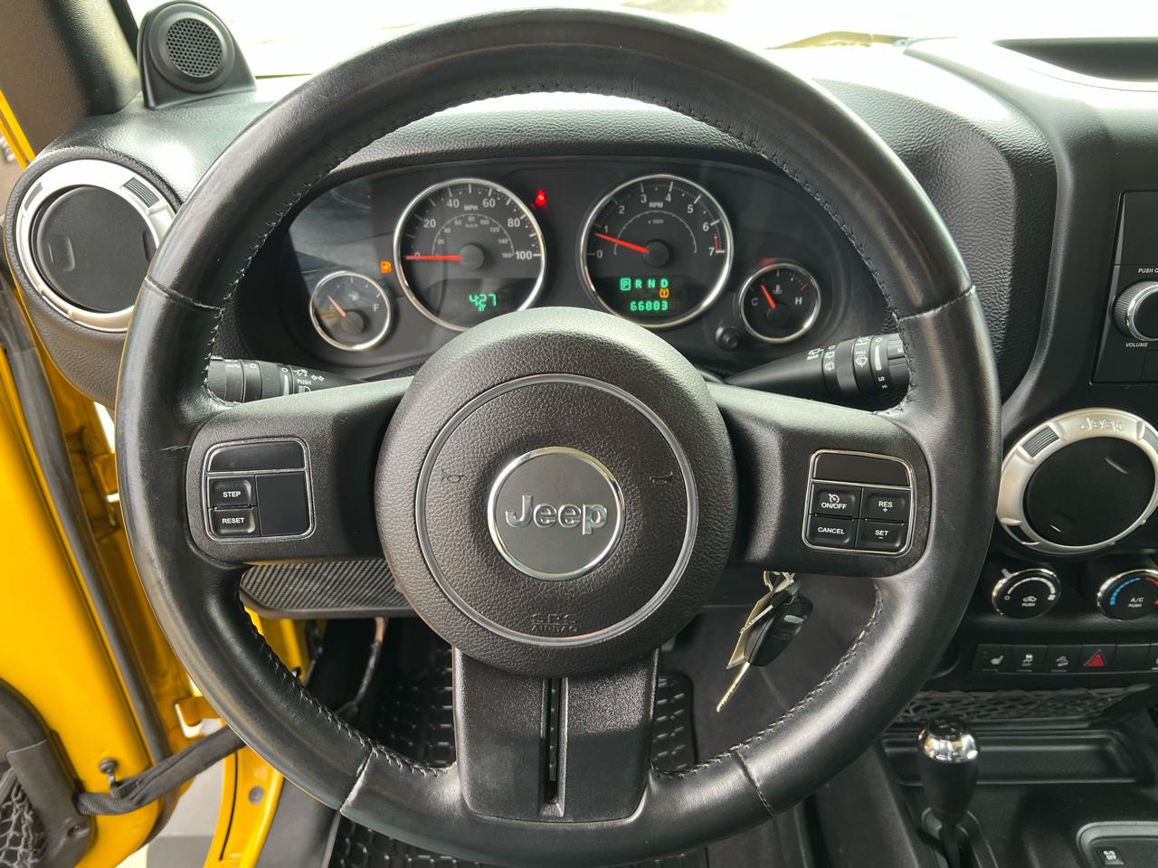 Jeep Wrangler Unlimited 4WD 4dr Sahara 2011