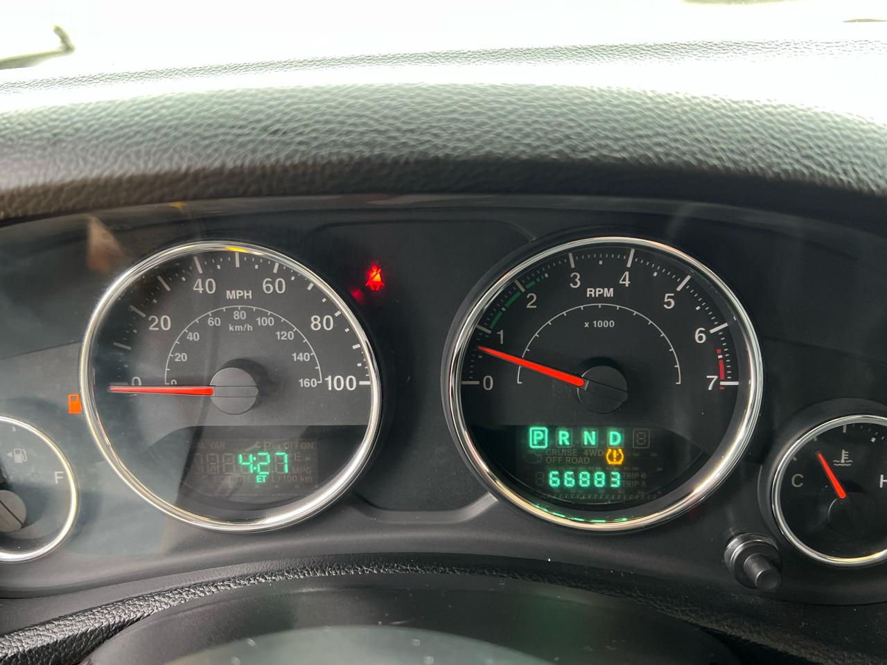 Jeep Wrangler Unlimited 4WD 4dr Sahara 2011