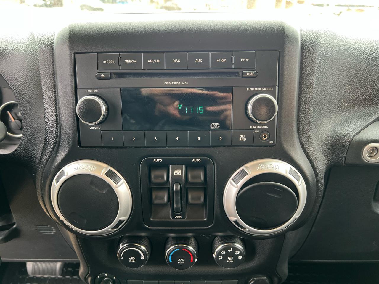 Jeep Wrangler Unlimited 4WD 4dr Sahara 2011