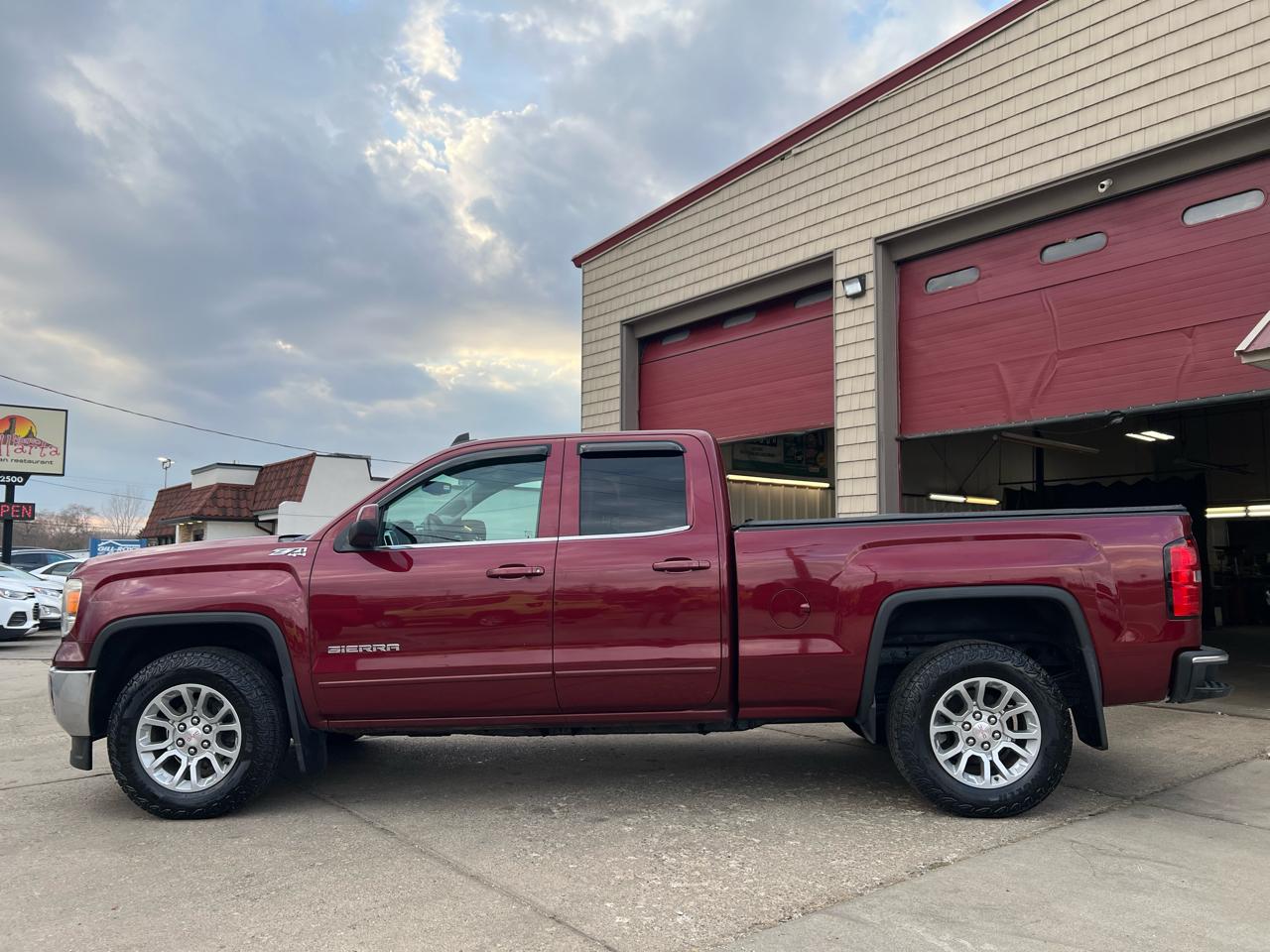 GMC Sierra 1500 4WD Double Cab 143.5" SLE 2015