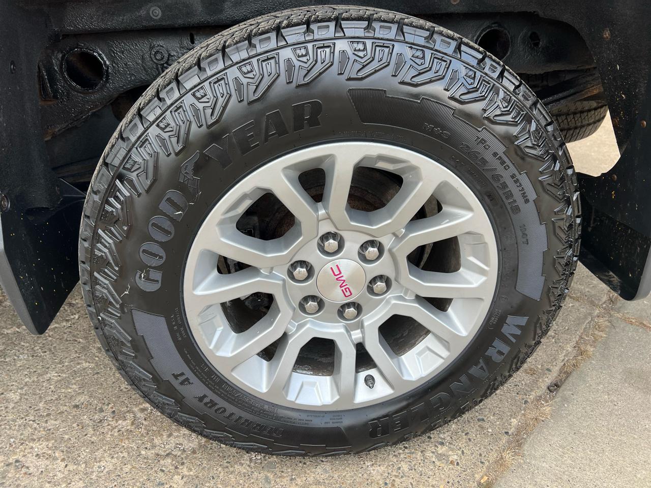 GMC Sierra 1500 4WD Double Cab 143.5" SLE 2015