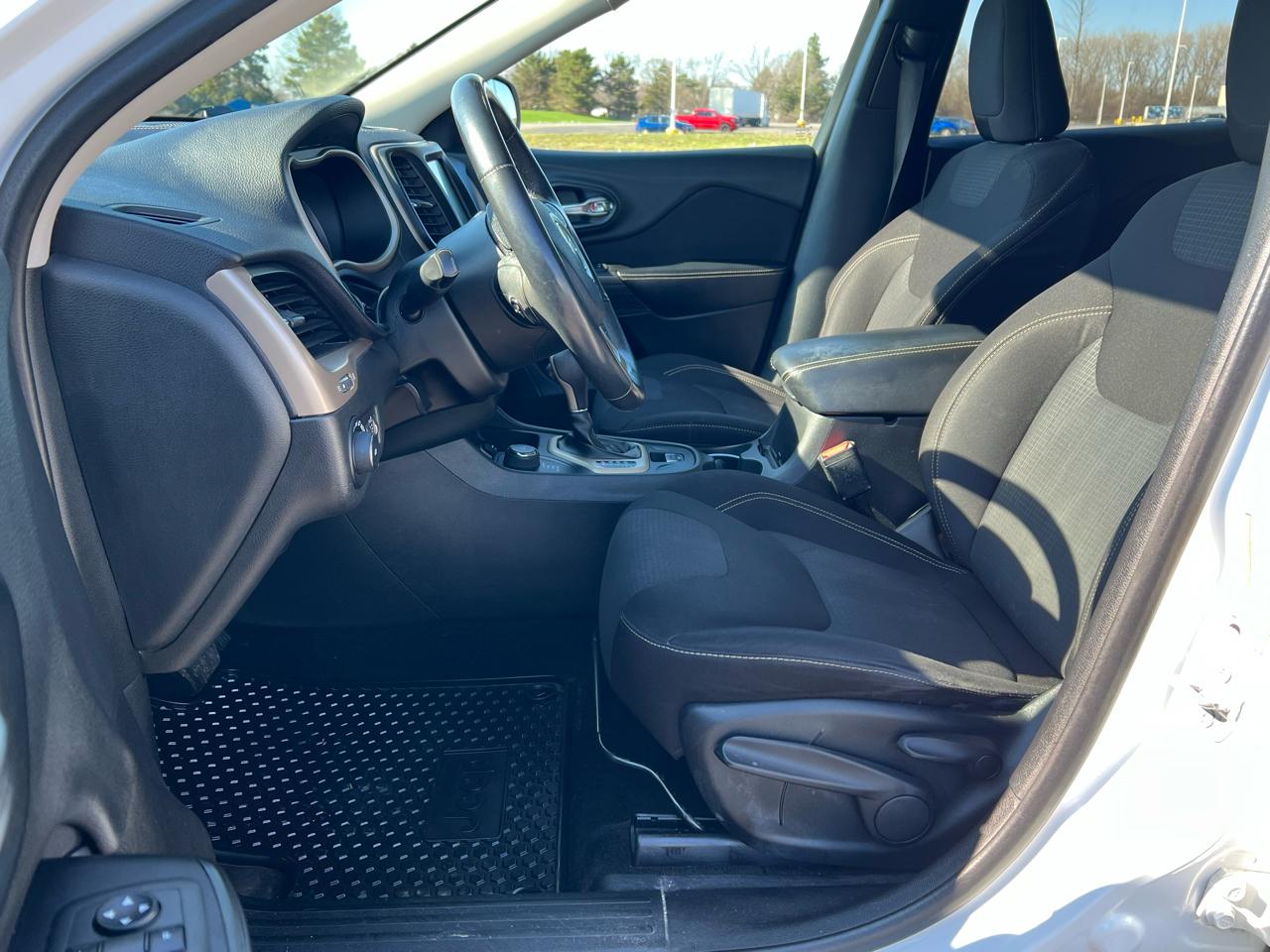 Jeep Cherokee 4WD 4dr Latitude 2015