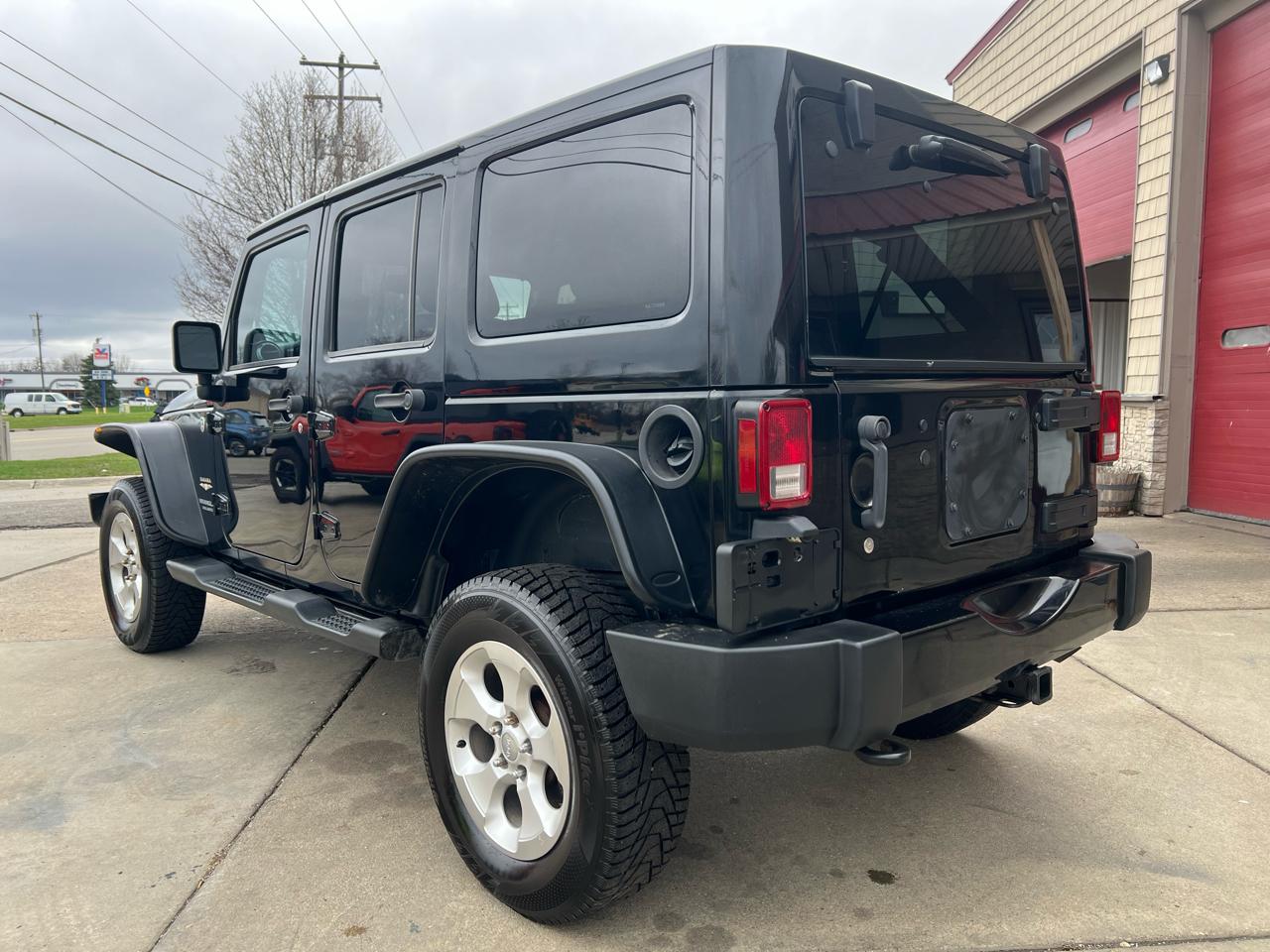 Jeep Wrangler Unlimited 4WD 4dr Sahara 2013