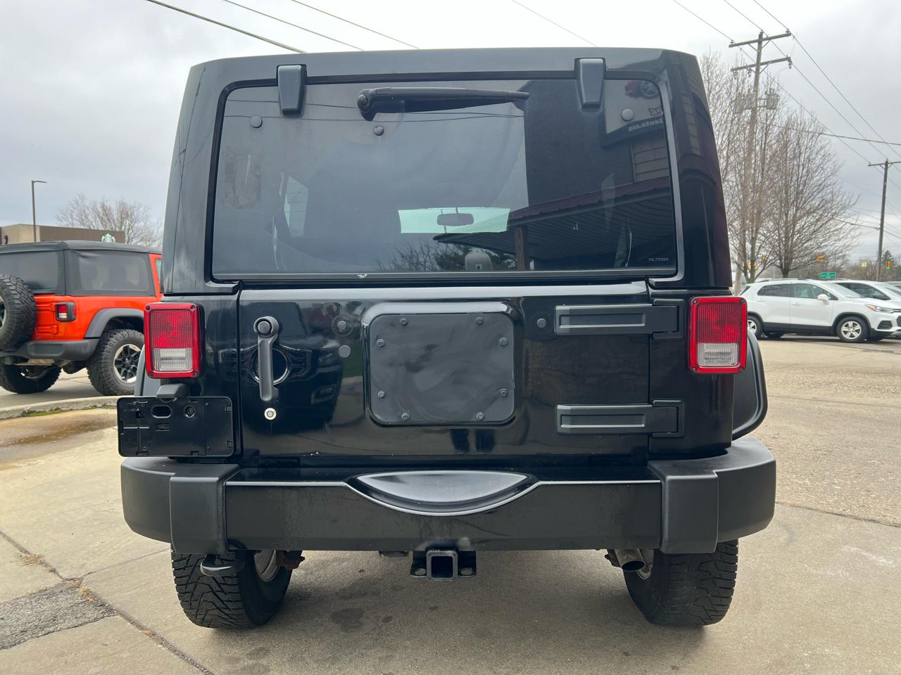 Jeep Wrangler Unlimited 4WD 4dr Sahara 2013