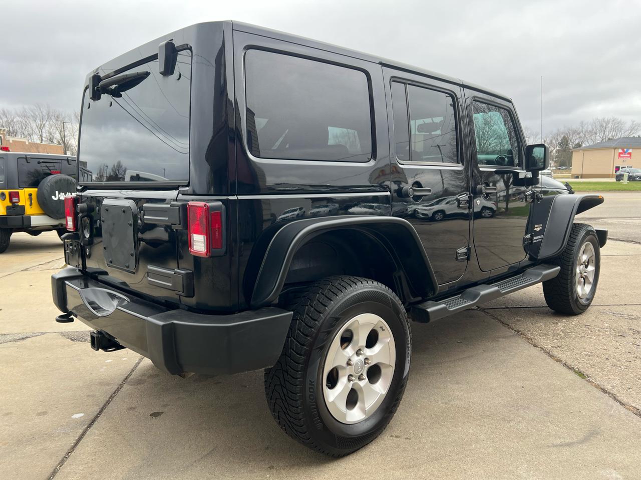 Jeep Wrangler Unlimited 4WD 4dr Sahara 2013