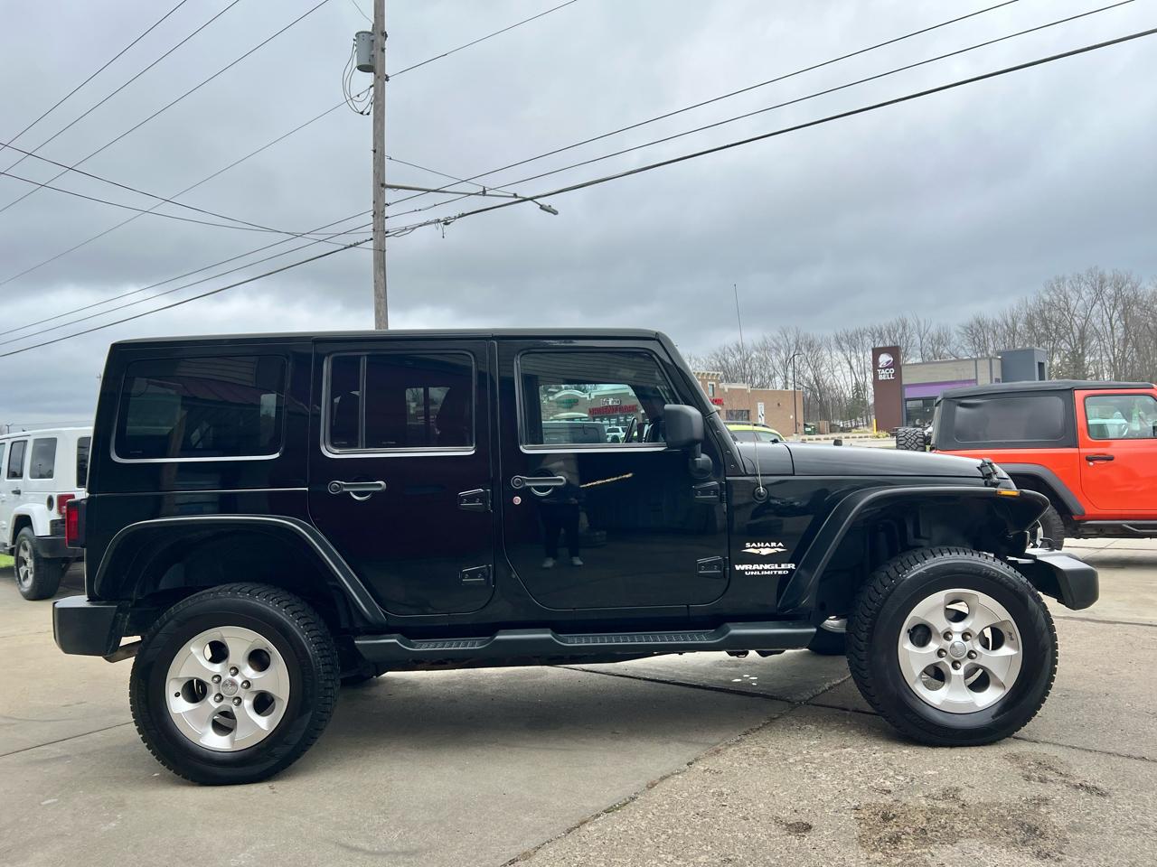 Jeep Wrangler Unlimited 4WD 4dr Sahara 2013