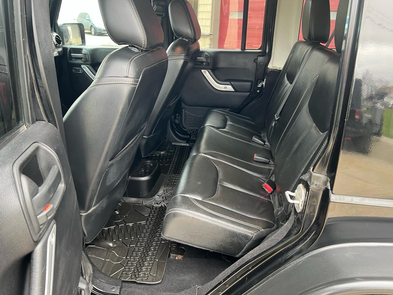 Jeep Wrangler Unlimited 4WD 4dr Sahara 2013