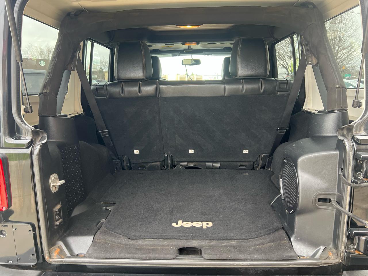 Jeep Wrangler Unlimited 4WD 4dr Sahara 2013