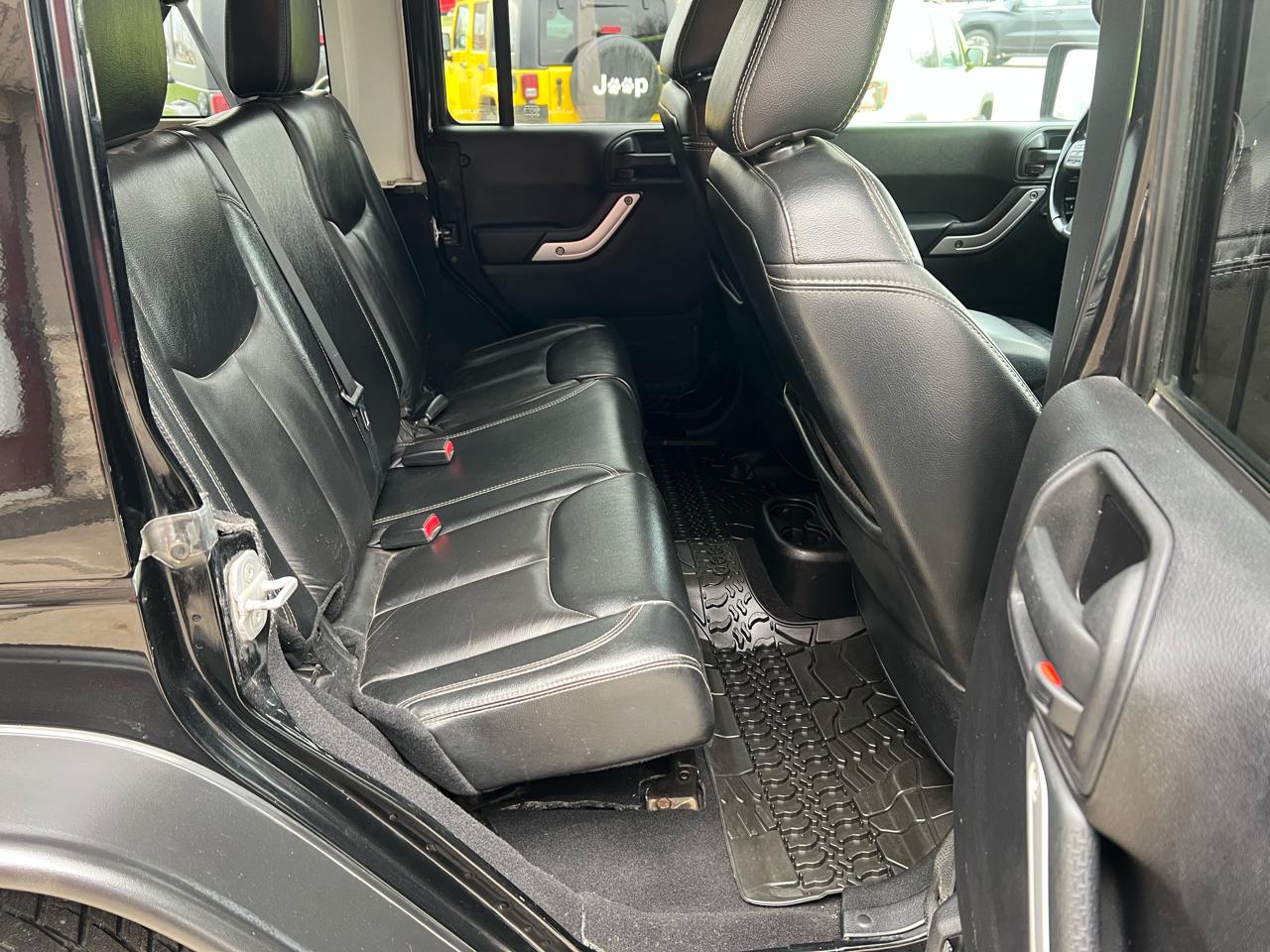 Jeep Wrangler Unlimited 4WD 4dr Sahara 2013